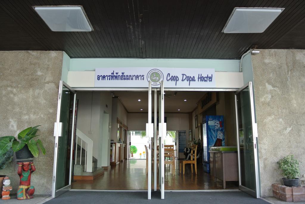 Coop Dopa Hostel Bangkok Exteriör bild