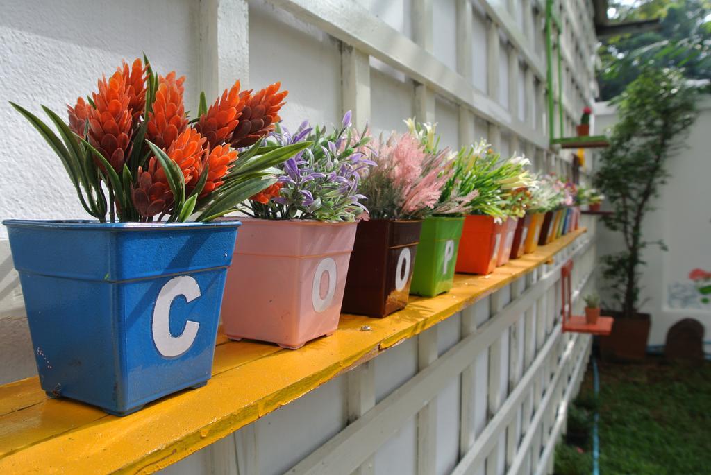 Coop Dopa Hostel Bangkok Exteriör bild
