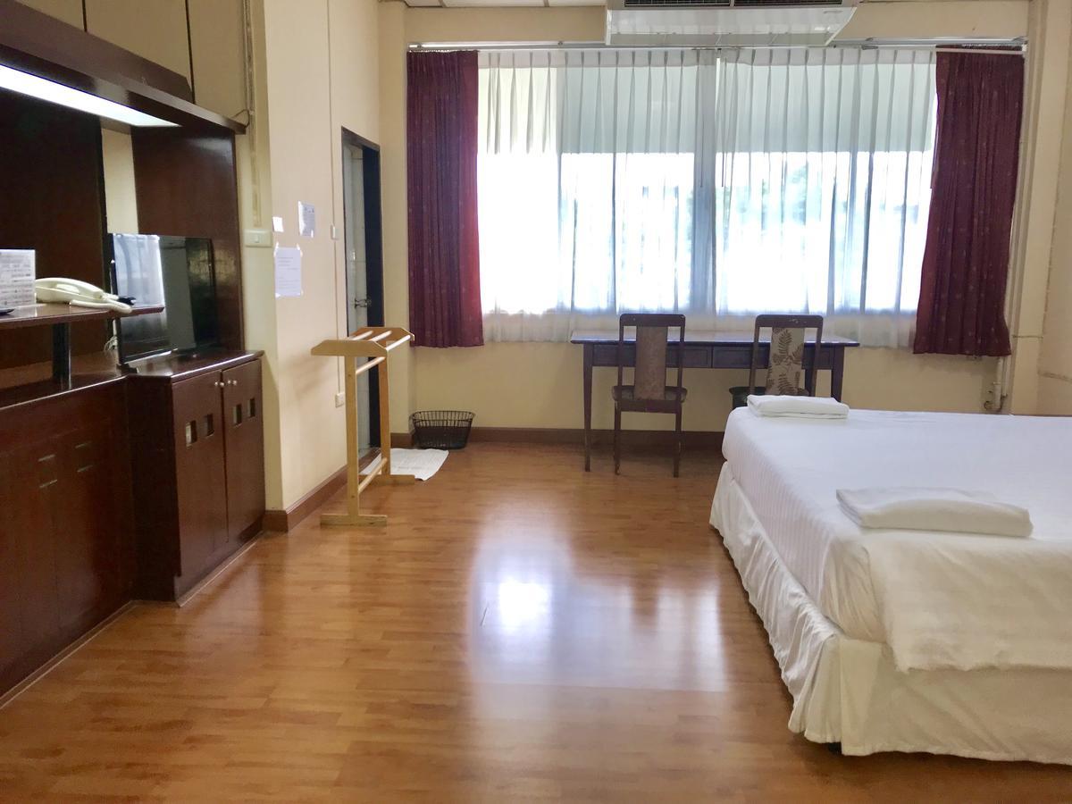 Coop Dopa Hostel Bangkok Exteriör bild